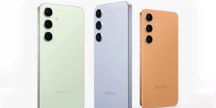 Samsung Galaxy S24 का Marble Gray वेरिएंट (8GB RAM + 256GB स्टोरेज) अब 56,900 रुपये में उपलब्ध है जबकि Samsung Galaxy S24 Plus का Cobalt Violet वेरिएंट (12GB RAM + 256GB स्टोरेज) 59,889 रुपये में लिस्टेड है. दोनों के बीच 2,989 रुपये का ही अंतर है. अब सवाल यह है कि इस मामूली कीमत के अंतर के लिए S24 Plus को चुनना सही रहेगा या नहीं?