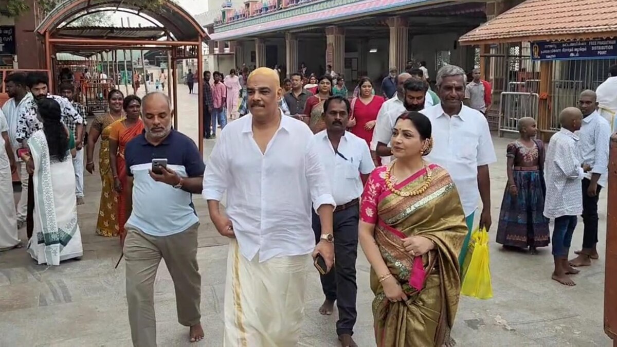 சுந்தர் சி , குஷ்பூ 25 வது திருமண நாள் விழா.. மொட்டை அடித்து  நேர்த்திக்கடன் செலுத்திய சுந்தர் சி