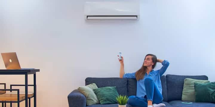 इसके अलावा DAIKIN Premium Series 1.5 Ton 3 Star Inverter Split Smart AC पर भी डिस्काउंट चल रहा है. यह 180 sqft के कमरे के लिए बेहतर विकल्प माना जाता है.