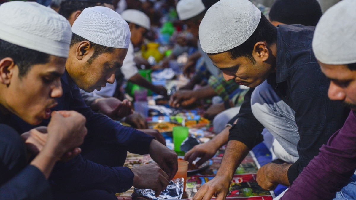 हरिद्वार के आयुर्वेदिक कॉलेज में इफ्तार पार्टी पर बवाल, बजरंग दल ने किया प्रदर्शन