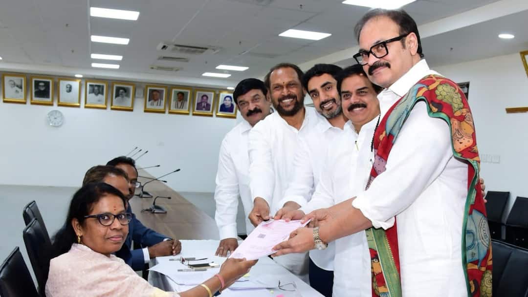 Naga Babu Net worth: చిరంజీవి, పవన్ కల్యాణ్ నుంచి నాగబాబు అప్పులు - ఆయనకు ఉన్న మొత్తం ఆస్తులు ఎన్నో తెలుసా? Naga Babu net worth assets cars jewellery debts house declared in MLC election affidavit know here Naga Babu Net worth: చిరంజీవి, పవన్ కల్యాణ్ నుంచి నాగబాబు అప్పులు - ఆయనకు ఉన్న మొత్తం ఆస్తులు ఎన్నో తెలుసా?