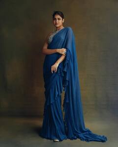 Faria Abdullah: రఫుల్ చీరలో  ఫరియా అబ్దుల్లా.. భలే ట్రెండీగా ఉంది కదూ!