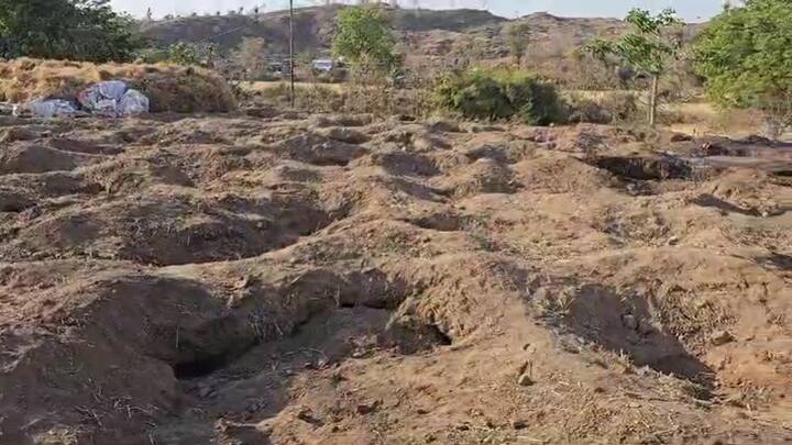गेल्या दोन ते तीन वर्षापासून या परिसरात हैदराबाद इंदूर या महामार्गाचे काम सुरू आहे साधारणतः तीन ते चार महिन्यापूर्वी या महामार्गाच्या पुलाच्या खोदकामादरम्यान काही सोन्या चांदीची नाणी सापडल्याची अफवा या परिसरात पसरली होती.
