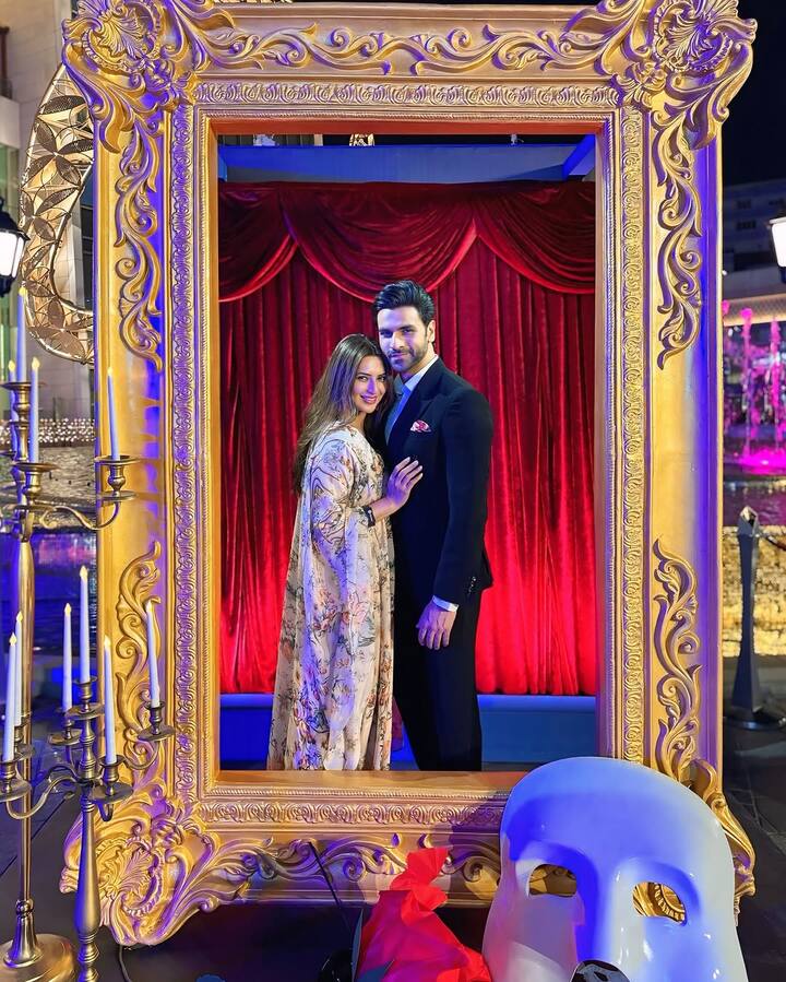 बता दें कि दिव्यांका और विवेक की मुलाकात ‘ये है मोहब्बतें’ के सेट पर हुई थी. जहां पहले इनकी दोस्ती हुई और फिर प्यार परवान चढ़ा. आज कपल हैप्पी मैरिड लाइफ बिता रहा है.