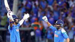 चैंपियन बनने के बाद बुर्ज खलीफा से भी ऊंचा रहा टीम इंडिया का जोश, तस्वीरों में देखें भारतीय खिलाड़ियों का सेलिब्रेशन