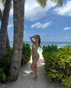 Ananya Panday Pics: દરિયા કિનારે બિકીની લુકમાં એન્જોય કરતી જોવા મળી અનન્યા પાંડે