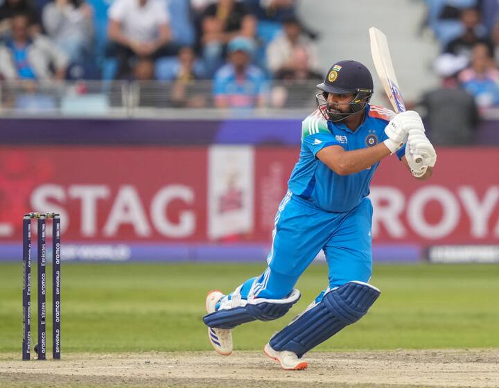 बता दें कि रोहित भले ही चैंपियंस ट्रॉफी में एक भी टॉस नहीं जीते हों. लेकिन भारत ने इस दौरान सभी मुकाबले जीते हैं. ऐसे में फैंस को उम्मीद होगी कि भारतीय टीम इस मुकाबले को भी जीतेगी और चैंपियंस ट्रॉफी का खिताब अपने नाम कर लेगी.