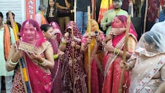 बरसाना में लट्ठमार होली की धूम, राधा रानी मंदिर पर हेलीकॉप्टर से हुई पुष्प वर्षा, देखें तस्वीर