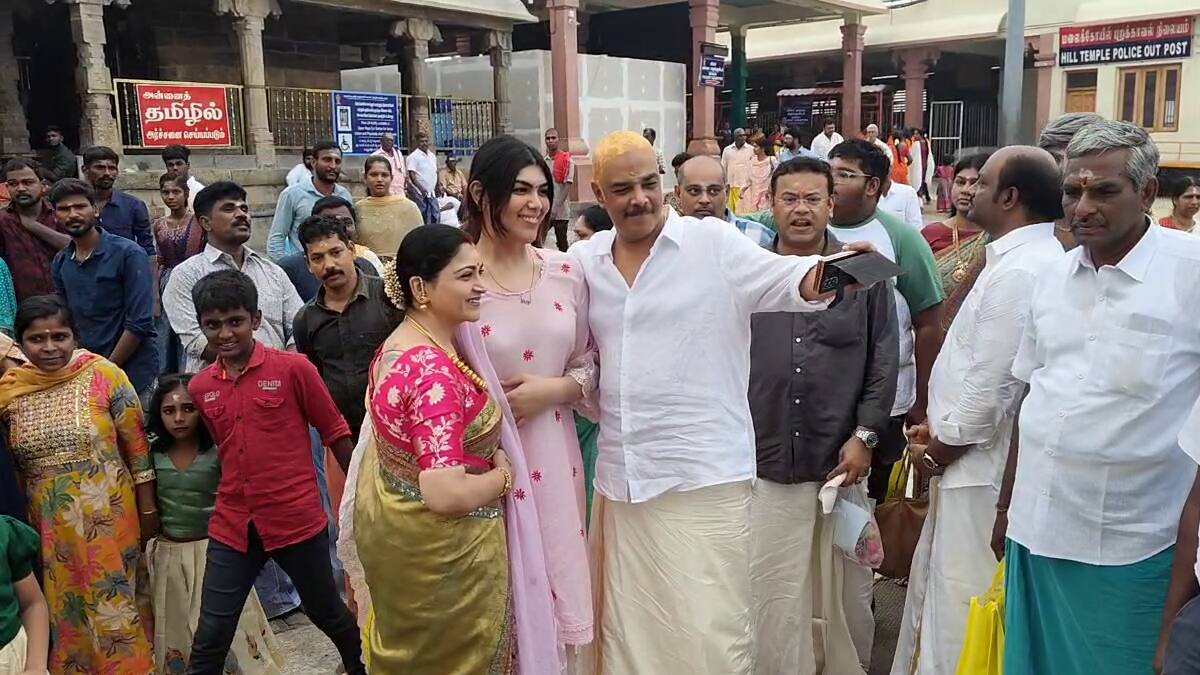 சுந்தர் சி , குஷ்பூ 25 வது திருமண நாள் விழா.. மொட்டை அடித்து நேர்த்திக்கடன் செலுத்திய சுந்தர் சி