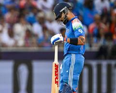 Virat Kohli IND vs NZ Final : फायनल सामन्यात विराट कोहलीने टाकली नांगी; बायको अनुष्का शर्माची हाताची घडी तोंडावर बोट, पाहा Photo