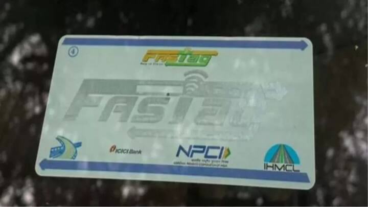 તમારી ફરિયાદ સાચી હોવાનું જાણવા મળ્યું છે. આ પછી, તમારા ફાસ્ટેગમાંથી કાપવામાં આવેલા પૈસા તમારા બેંક ખાતામાં પરત કરવામાં આવશે. ઘણી વખત, ટેકનિકલ સમસ્યાઓના કારણે, ફાસ્ટેગ ખાતામાંથી ભૂલથી પૈસા કપાઈ જાય છે. જ્યારે આવું થાય છે, ત્યારે પૈસા થોડા દિવસોમાં પરત થઈ જાય છે.