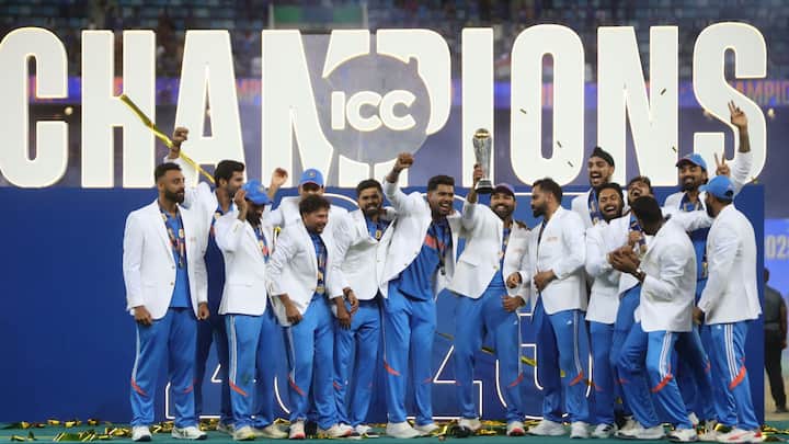 প্রতিটি ফাইনালিস্ট দলে একজন দর্জি পাঠানো হয় জ্যাকেট তৈরির আগে সঠিক পরিমাপ নেওয়ার জন্য। খেলায় যেমন তাঁরা নানা দক্ষতা দেখান, ঠিক তেমনই তাঁরা বিভিন্ন আকারের জ্যাকেটও পান।(ছবি সৌজন্যে : IANS)