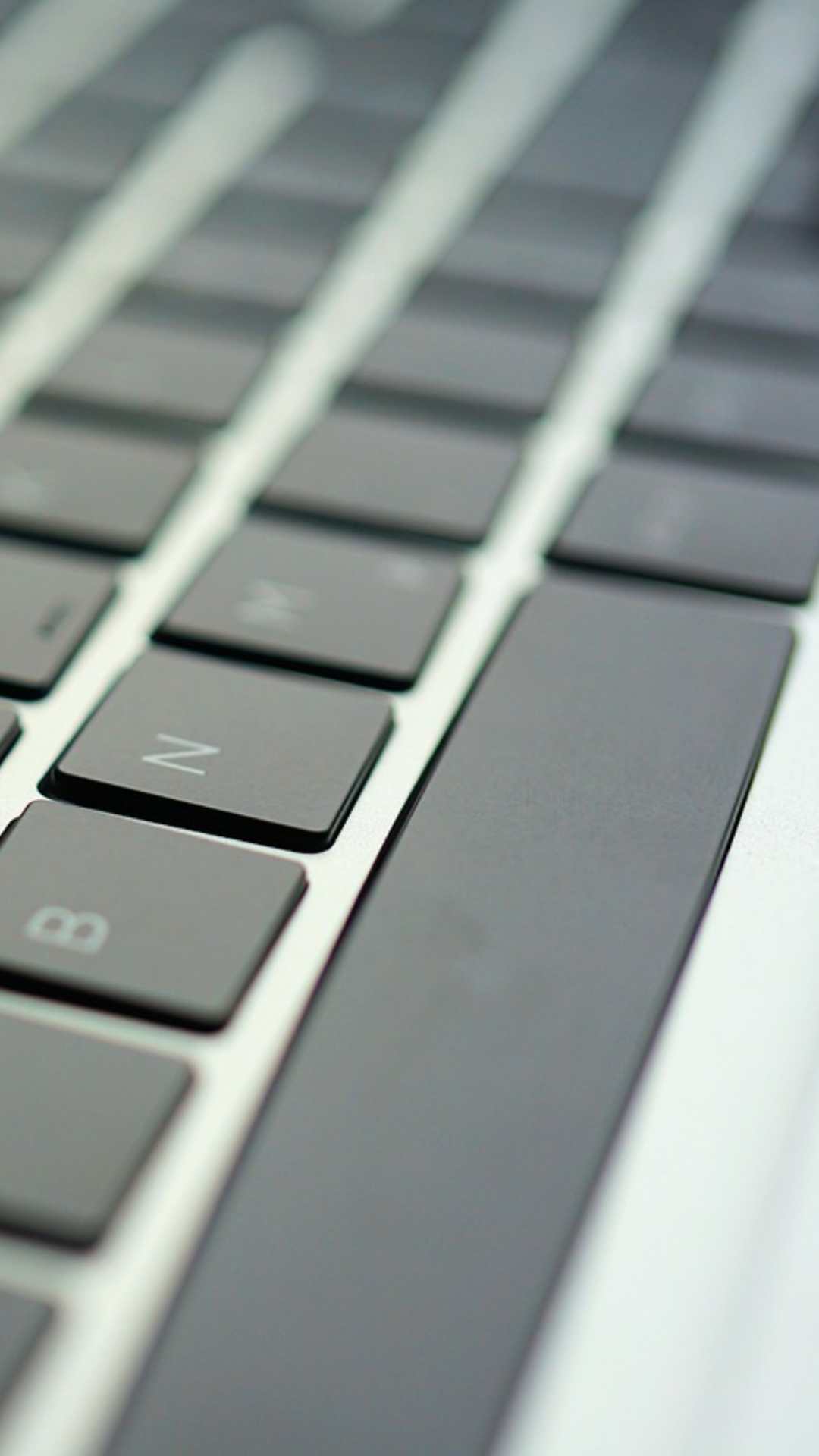 लैपटॉप में Space Bar बटन सबसे लंबा क्यों होता है? 99% लोगों को नहीं है पता