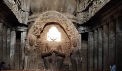 मावळत्या सूर्यकिरणांची तिरीप बुद्धांच्या चेहऱ्यावर रेंगाळताना.. वेरूळ लेणीत किरणोत्सवाची पर्वणी, Photos