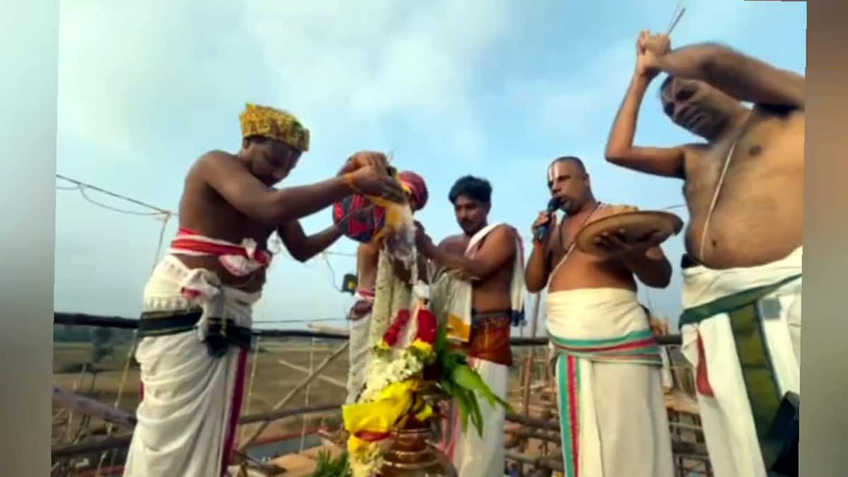 Dindigul : 100 ஆண்டுகளுக்கு பிறகு குடமுழுக்கு விழா!  கோலாகலமாக நடந்த இலட்சுமி நரசிங்கப்பெருமாள் கோயில்..