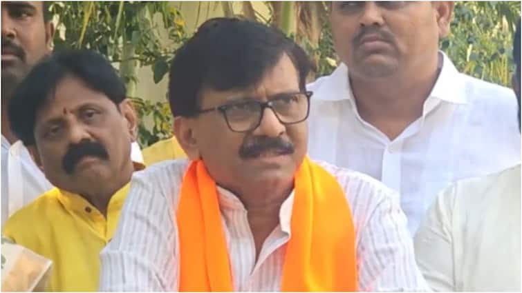 Sanjay Raut Reaction on UP CM Yogi Adityanath BJP Politics came in support of raj thackeray over his remarks on Maha kumbh 'क्या यूपी के CM योगी आदित्यनाथ के खिलाफ BJP में चल रही गंदी राजनीति', संजय राउत ने क्यों उठाए ये सवाल