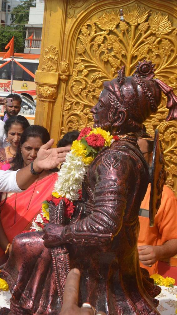 संभाजी महाराज की मां का नाम क्या था?