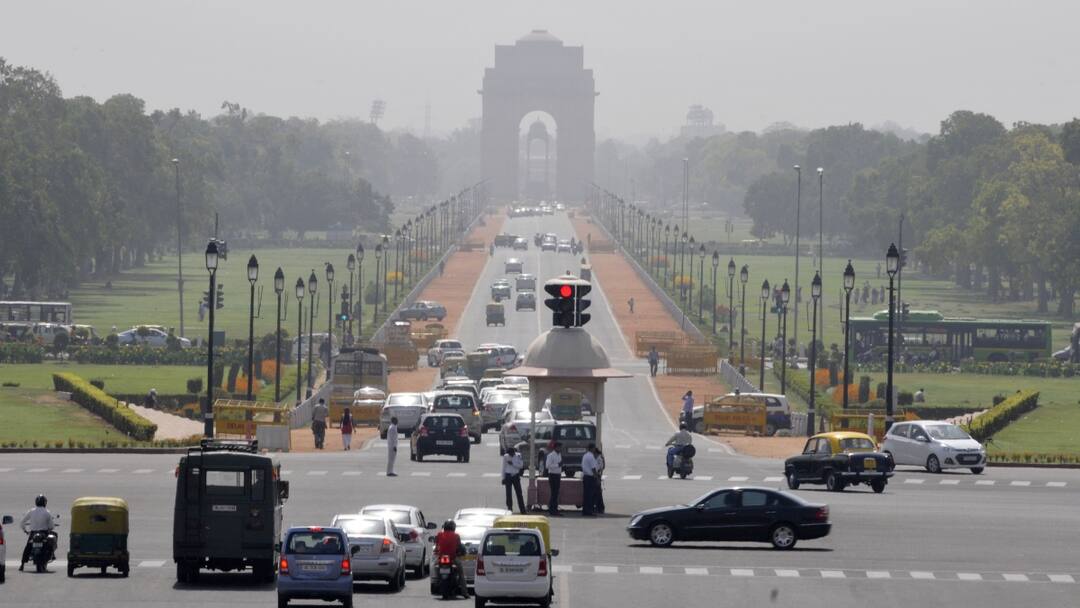 Delhi weather update 10 March 2025 Mausam vibhag alert strong wing and temperature  Delhi Weather: दिल्ली में तेज हवा चलने से तापमान में बढ़ोतरी पर ब्रेक, IMD का अलर्ट, आज कैसा रहेगा मौसम?