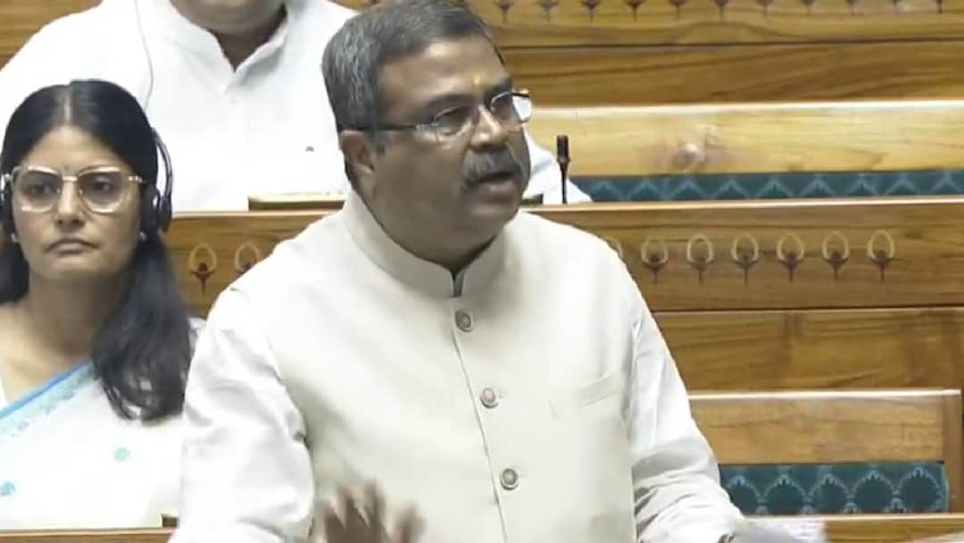 கடைசி நேரத்தில் தமிழக அரசு பல்டி; யார் அந்த சூப்பர் முதலமைச்சர்? – மத்திய அமைச்சர் பேச்சால் ரணகளமான மக்களவை!