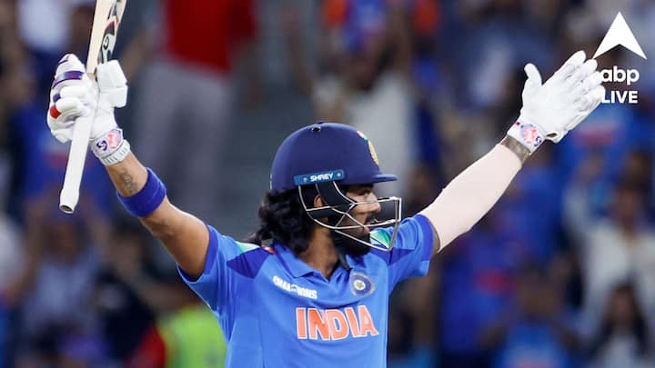 রবিবার দুবাইয়ে মোট ৭৩ ওভার বল করেছেন স্পিনাররা। আইসিসি পরিচালিত কোনও ওয়ান ডে টুর্নামেন্টে এটাই স্পিনারদের সবচেয়ে বেশি ওভার বল করার নজির।