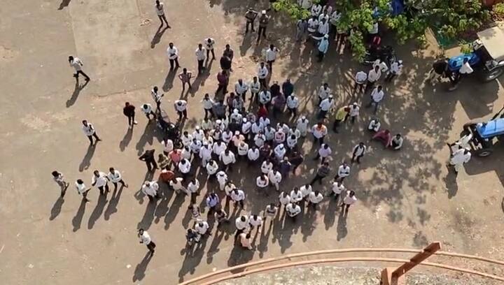 कृषिमंत्री माणिकराव कोकाटे यांनीही आंदोलन शेतकऱ्यांशी संवाद साधला असून केंद्रीय वाणिज्य मंत्री पियुष गोयल यांच्याशी तातडीने पत्रव्यवहार करत निर्यात शुल्क रद्द करण्यासंबंधी मागणी करणार असल्याचे त्यांनी सांगितलं.