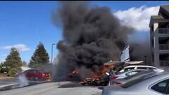 अमेरिका में फिर बड़ा हादसा, पेंसिल्वेनिया में गिरते ही आग के गोले में बदला विमान, आसपास खड़ी कई कारों में भी लगी आग