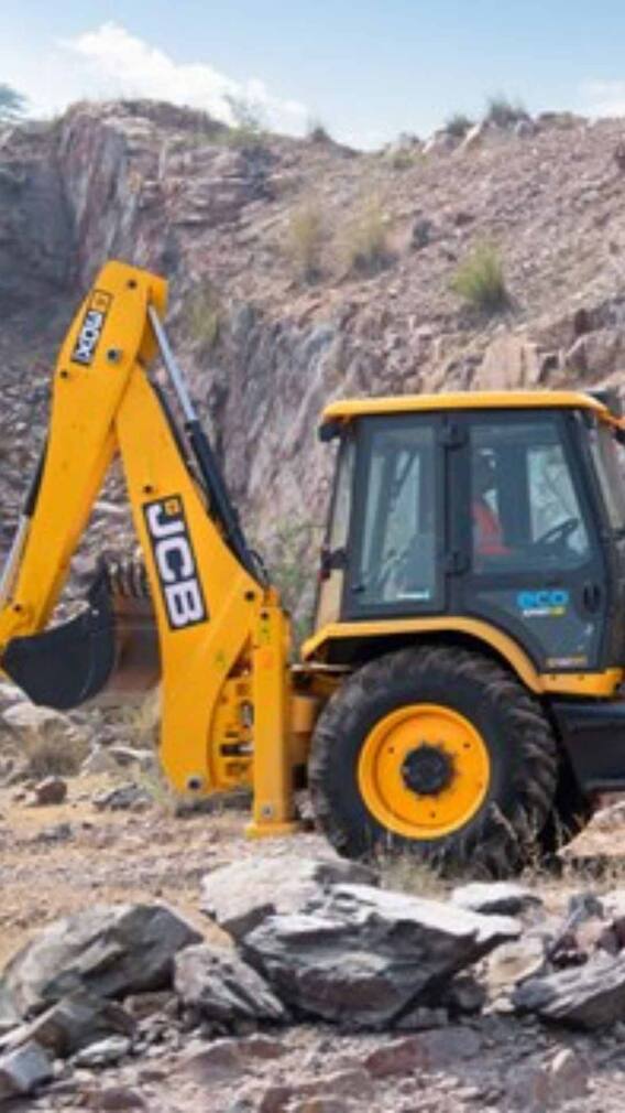 किसके नाम पर रखा गया JCB कंपनी का नाम?