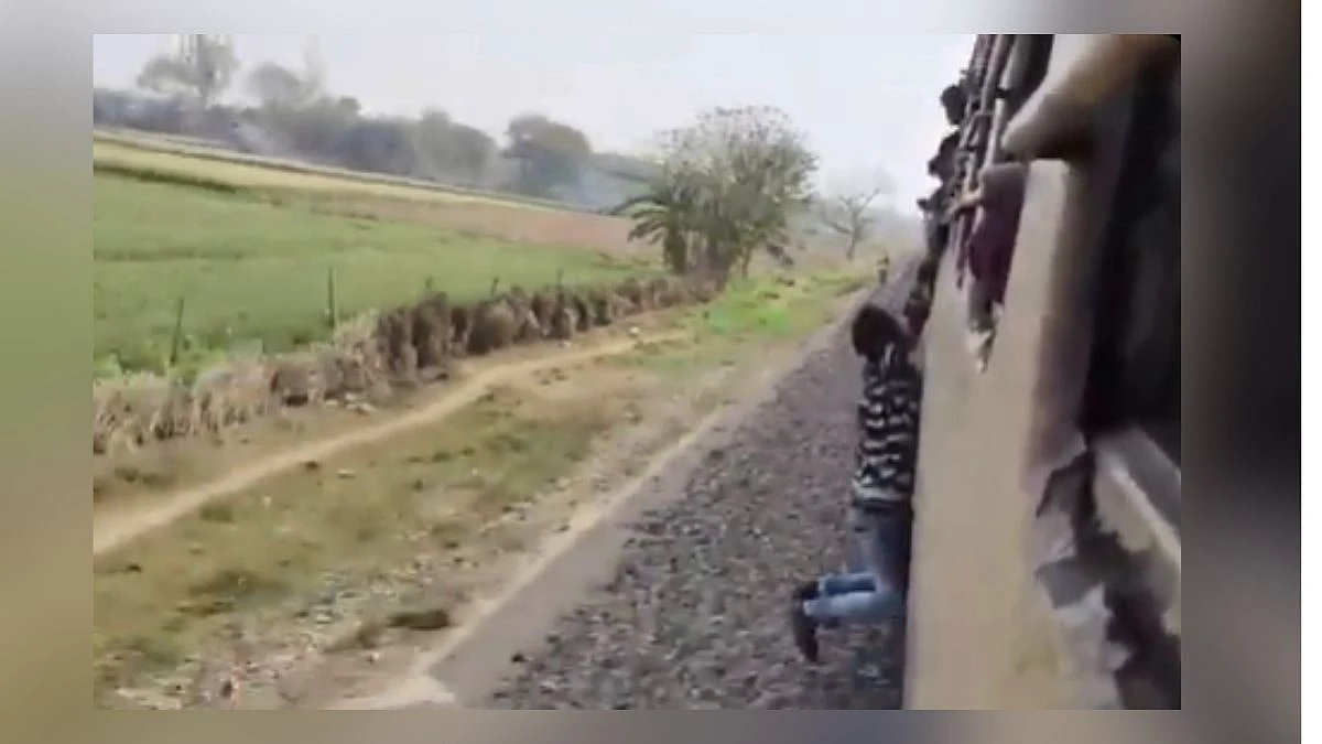 వెళ్తున్న రైల్లో స్టంట్స్ చేయాలనుకున్నాడు కానీ అలా ఇరుక్కుపోయాడు - ఈ వీడియో చూస్తే నవ్వాలా? జాలిపడాలా?