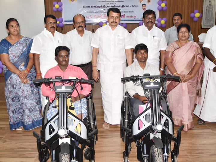 கர்ப்பிணி பெண்களுக்கு உணவு பரிமாறிய அமைச்சர்.. கூடவே அமர்ந்து சாப்பிட்ட நெகிழ்ச்சி சம்பவம்!