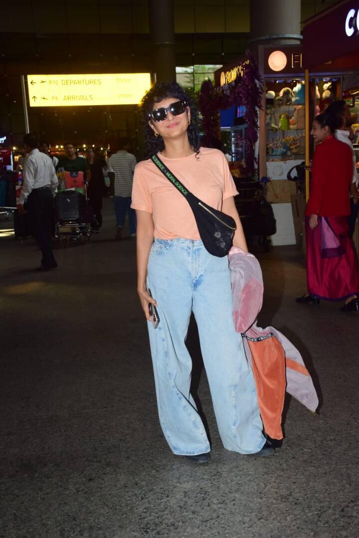 वहीं आमिर खान की एक्स वाइफ किरण राव को पैपराजी ने सोमवार के दिन मुंबई एयरपोर्ट पर स्पॉट किया.