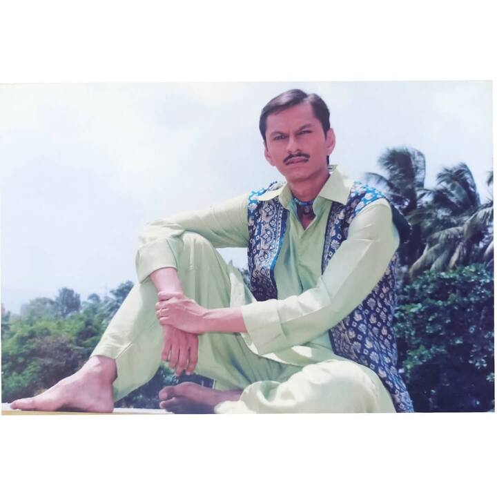 अमित भट्ट - शो में जेठालाल के पिता चम्पकलाल का किरदार भी काफी मजेदार और पॉपुलर है. इसे एक्टर अमित भट्ट निभाते हैं. इनकी एंट्री शो शुरू होने के कुछ वक्त बाद हुई थी. रिपोर्ट्स के अनुसार आज अमित करीब 16 करोड़ के मालिक हैं.