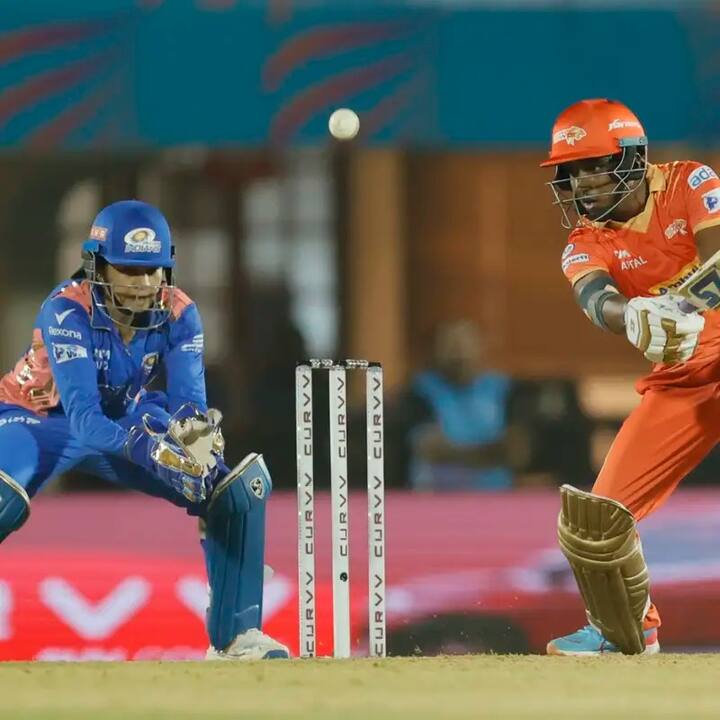 खरं तर, 17 व्या षटकात अमेलिया केर हिने भारती फूलमाळीची विकेट घेतल्यावर सामना तिथूनच फिरला.