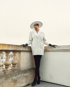 व्हाइट ब्लेजर, सिर पर हैट... दीपिका पादुकोण को देख रणवीर सिंह के उड़े होश, बोले- 'भगवान मुझपर रहम करे'