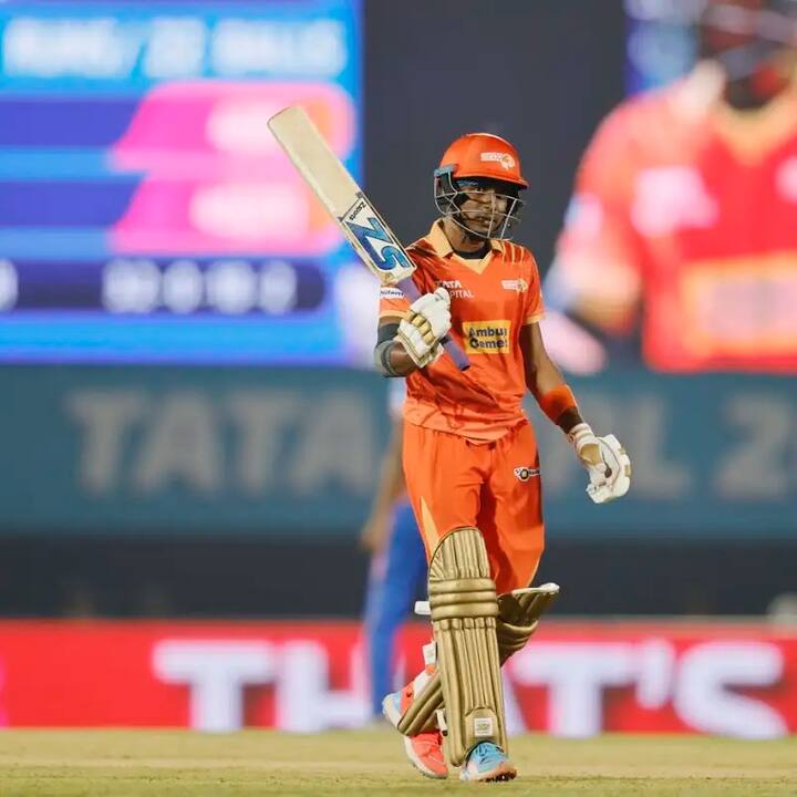 मुंबईला हरवून त्यांच्यासाठी थेट अंतिम फेरीत जाण्याचे दरवाजे उघडता आले असते, परंतु शेवटच्या 2 षटकांमध्ये एमआयच्या गोलंदाजांनी संपूर्ण सामना फिरवला.
