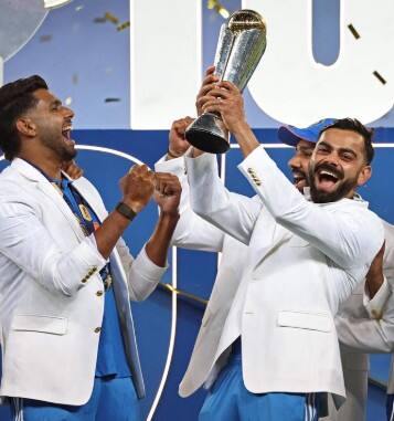 ਇਸ ਤੋਂ ਇਲਾਵਾ, ਹੈਡ ਕੋਚ ਰਾਹੁਲ ਦ੍ਰਵਿੜ ਨੂੰ 2.5 ਕਰੋੜ ਰੁਪਏ ਮਿਲੇ। ਨਾਲ ਹੀ ਬੈਟਿੰਗ ਕੋਚ, ਬੌਲਿੰਗ ਕੋਚ ਅਤੇ ਫੀਲਡਿੰਗ ਕੋਚ ਨੂੰ ਵੀ 2.5 ਕਰੋੜ ਰੁਪਏ ਦਿੱਤੇ ਗਏ। ਬੈਕਰੂਮ ਸਟਾਫ ਮੈਂਬਰਾਂ ਨੂੰ 2-2 ਕਰੋੜ ਰੁਪਏ ਮਿਲੇ। ਇਸ ਦੌਰਾਨ ਟੀਮ ਦੇ ਲਗਭਗ 36 ਲੋਕਾਂ ਵਿਚ ਇਹ ਰਕਮ ਵੰਡੀ ਗਈ। ਹੁਣ 2025 ਚੈਂਪਿਅਨਜ਼ ਟ੍ਰਾਫੀ ਦੌਰਾਨ ਮਿਲਣ ਵਾਲੀ 20 ਕਰੋੜ ਦੀ ਇਨਾਮੀ ਰਕਮ ਦਾ ਵੰਡ ਵੀ ਲਗਭਗ ਇੱਥੇ ਹੀ ਤਰੀਕੇ ਨਾਲ ਹੋਵੇਗਾ। ਟੀਮ ਦੇ ਹਰ ਮੈਂਬਰ ਦੇ ਹਿੱਸੇ ਵਿੱਚ ਕੋਈ ਨਾ ਕੋਈ ਵੱਡੀ ਰਕਮ ਜ਼ਰੂਰ ਆਵੇਗੀ