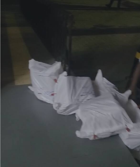 विद्यार्थ्यांनी लिहिलेला दहावीचा गणिताचा पेपर कोणतीही सुरक्षा न घेता रिक्षाने आणल्याचा आरपीआय संघटनेचा आरोप आहे.