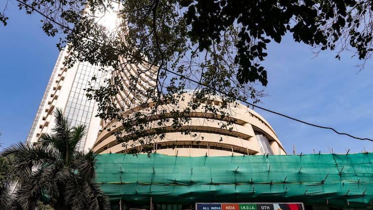 Stock Market Today: Sensex Dips Slightly, Nifty Nears 22,500 As Oil & Gas Stocks Surge