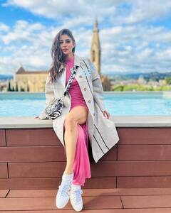 बिकिनी पहन पूल में उतरीं, साड़ी में दिखाई पतली कमर, मौनी रॉय की इन तस्वीरों पर फिदा हुए फैंस