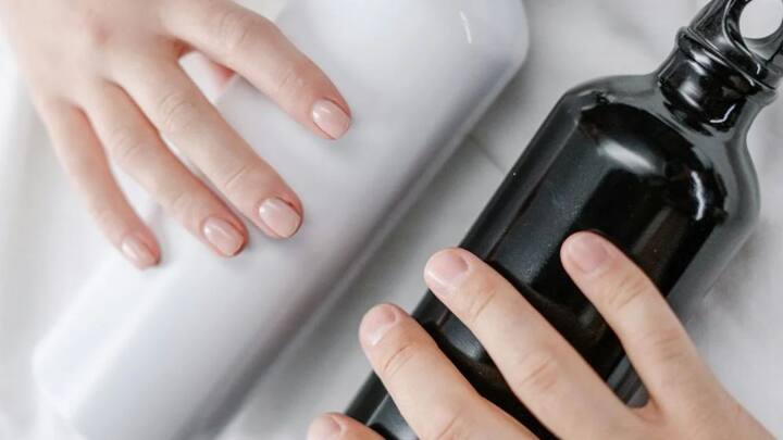 इसके बाद नंबर आता है लक्जमबर्ग का. यहां पर 330ml पानी की बोतल की कॉस्ट 254 रुपये है. वहीं डेनमार्क में भी इतना पानी 237.24 रुपये का है.