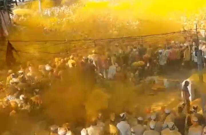 सकाळी ठीक आठ वाजता श्री मालकारी सिद्धेश्वर व अरण्यसिद्धेश्वर देवाची पालखी उठविण्यात आली. यावेळी पालखीवर भाविकांनी भंडाऱ्याची मुक्त उधळण केली.