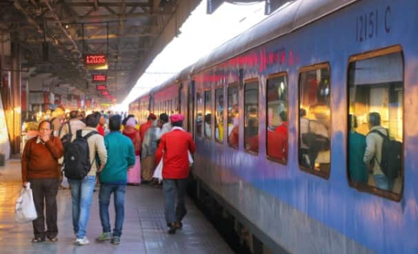 Indian Railways: ટ્રેનમાં આ ઉંમર સુધીના બાળકો કરી શકે છે મફત મુસાફરી, જાણો કેટલા વર્ષના બાળકોની લેવી પડશે ટિકિટ indian railway train ticket rules for children train ticket age limit for child up to this age can travel free in trains kya train me baccho ka ticket Indian Railways: ટ્રેનમાં આ ઉંમર સુધીના બાળકો કરી શકે છે મફત મુસાફરી, જાણો કેટલા વર્ષના બાળકોની લેવી પડશે ટિકિટ