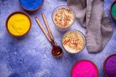 एक लीटर ठंडाई में इतनी भांग मिला सकते हैं आप, दिमाग पर नहीं होगा बुरा असर