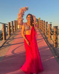 Pragya Jaiswal: బహ్రెయిన్‌లో ప్రగ్యా... లెహంగాలో ముద్దు ముద్దుగా!