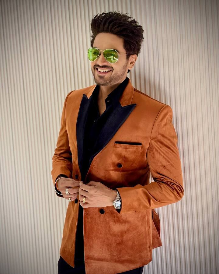 बात करें गौरव की गाड़ियों की तो एक्टर के पास एक ऑडी ए6 कार है. जिसकी कीमत करीब 60 लाख रुपए है. इसके अलावा उनके पास 1.90 लाख रुपये की रॉयल एनफील्ड क्लासिक 350 बाइक भी है.