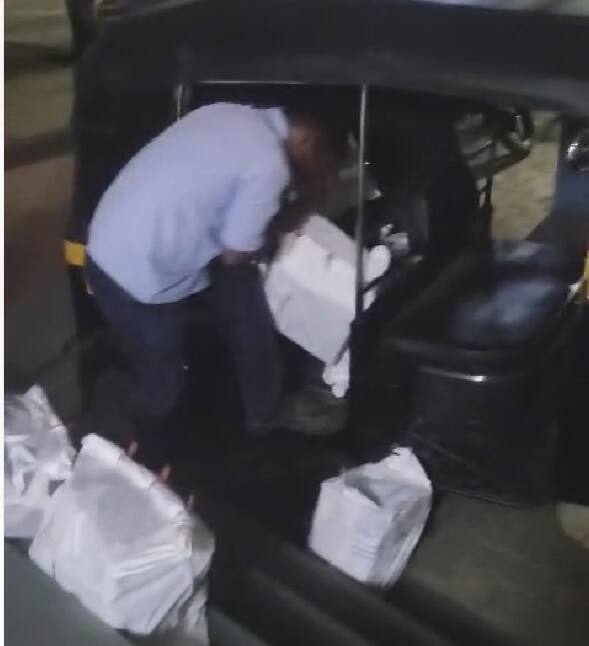 या उत्तर पत्रिका इतक्या उशिरा स्ट्रॉंगरूममध्ये जमा करण्याचे कारण कोणाला फायदा पोहोचवणे आहे का? आरपीआय पक्षाच्या पदाधिकाऱ्यांनी  आरोप केला.