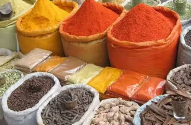 ਭਾਰਤ ਨੂੰ ਮਸਾਲਿਆਂ ਦਾ ਦੇਸ਼ ਕਿਹਾ ਜਾਂਦਾ ਹੈ। ਭਾਰਤ ਵਿੱਚ ਮਸਾਲਿਆਂ ਦਾ ਇੱਕ ਲੰਮਾ ਇਤਿਹਾਸ ਹੈ। ਦੁਨੀਆ ਦੇ ਜ਼ਿਆਦਾਤਰ ਮਸਾਲੇ ਭਾਰਤ ਵਿੱਚ ਉਗਾਏ ਜਾਂਦੇ ਹਨ। ਭਾਰਤ ਦੇ ਕਈ ਸ਼ਹਿਰ ਖਾਸ ਤੌਰ 'ਤੇ ਮਸਾਲਿਆਂ ਲਈ ਮਸ਼ਹੂਰ ਹਨ।