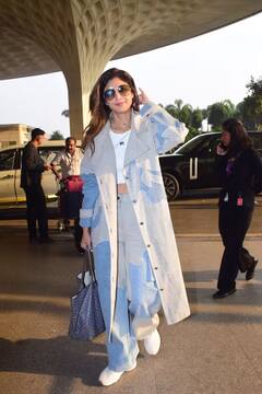 એરપોર્ટ પર શિલ્પા શેટ્ટી... વ્હાઇટ ક્રૉપ ટૉપ સાથે લૉન્ગ કૉટ, લહેરાતી ઝુલ્ફો અને કાળા ચશ્માએ લૂંટી લીધી મહેફિલ