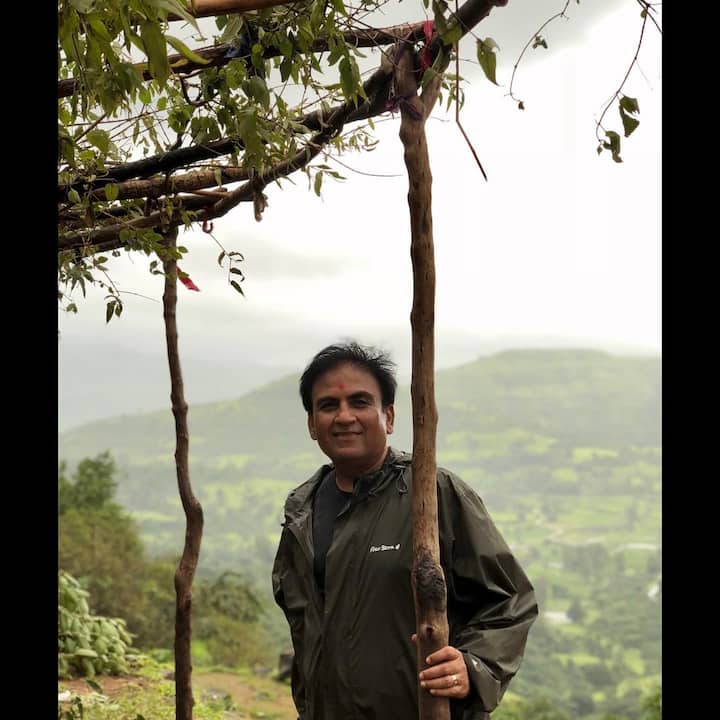 दिलापी जोशी – सबसे पहले बात करेंगे शो की जान कहे जाने वाले ‘जेठालाल’ की. ये किरदार फेमस एक्टर दिलीप जोशी निभा रहे हैं. जो शुरुआत से ही शो का हिस्सा हैं.