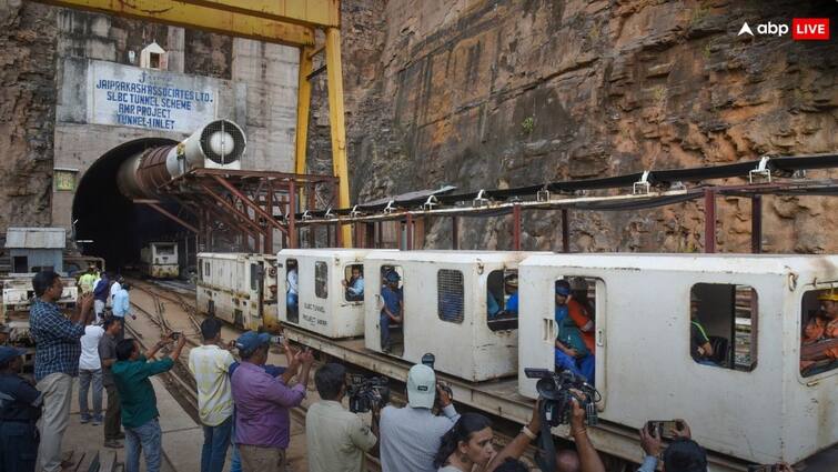 Telangana Tunnel Collapsed rescue operation Robot will go into tunnel to detect workers location Telangana Tunnel Collapse: 17 दिन से सुरंग में फंसे मजदूरों को बाहर लाएंगे रोबोट, रेवंत रेड्डी सरकार का फैसला