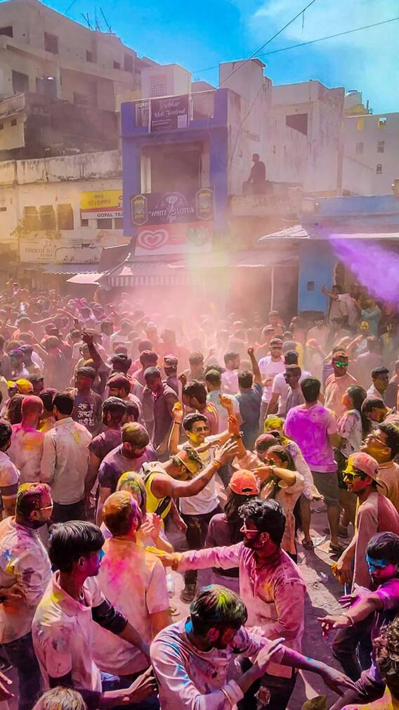 पुष्कर की होली नहीं देखी तो क्या देखा! पहली बार जा रहे हैं तो जान लें